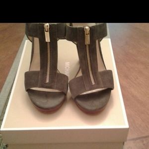 EUC MICHAEL KORS BERKLEY SANDALS